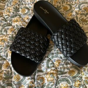 Universal thread, black woven slides
